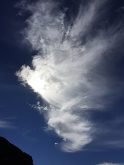 Engel auf Wolke